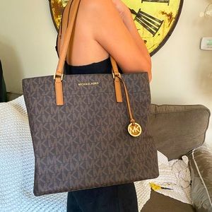 Authentic! Michael Kors Leather Shoulder Tote